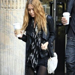 Alexander McQueen Classic Skull Scarf